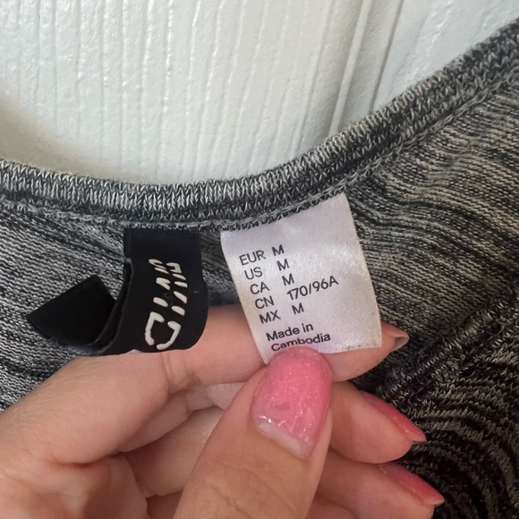 Size M - Picture 2 of 2